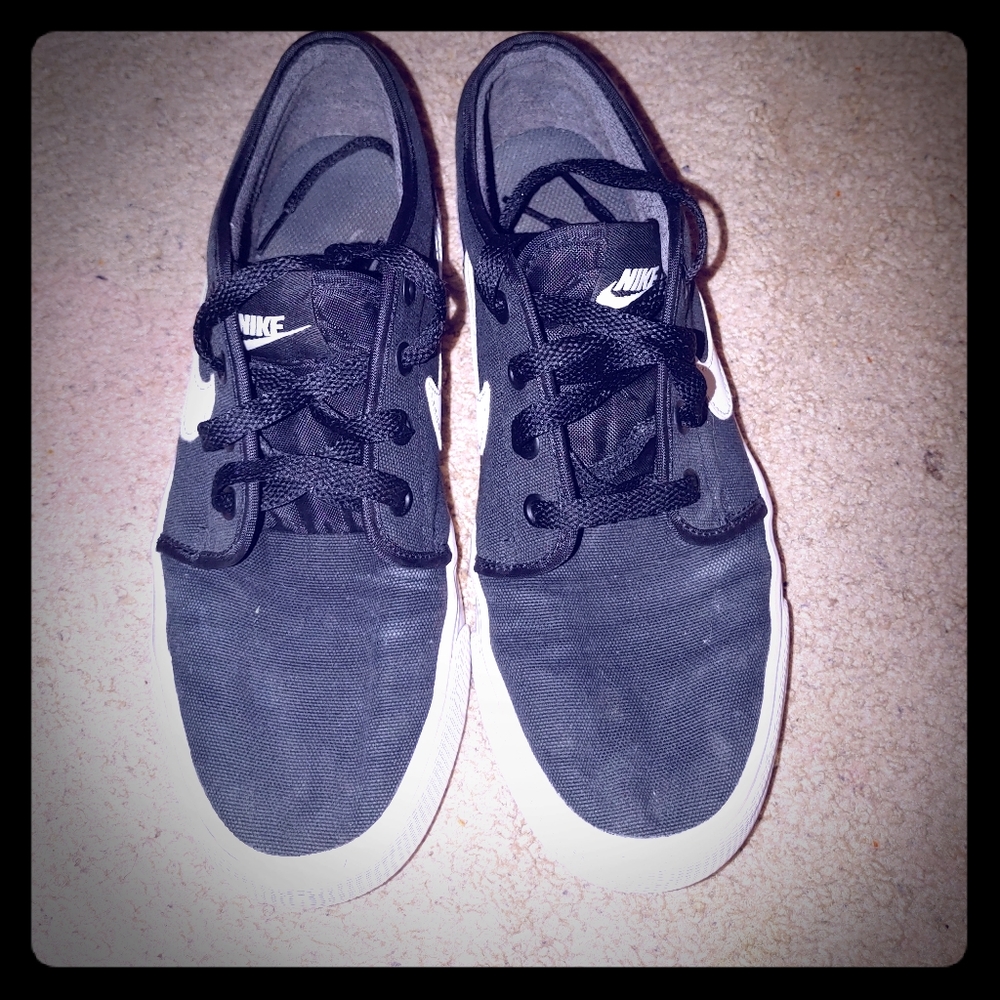 Nike black and white shoes